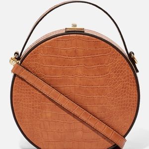 🛍ONLY 1 & ITS SO POSH THE CIRCLE BAG LIKE HAT BOX
